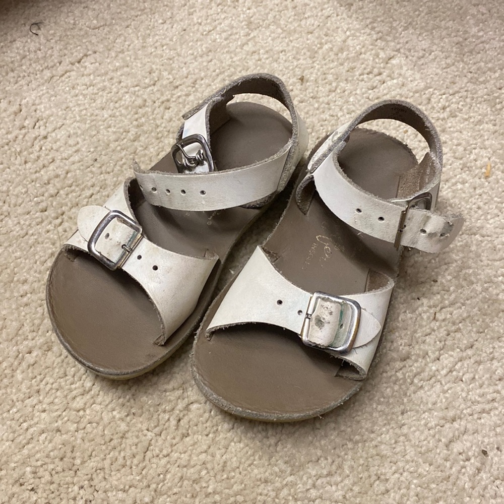 White SunSan Saltwater Surfer size 6